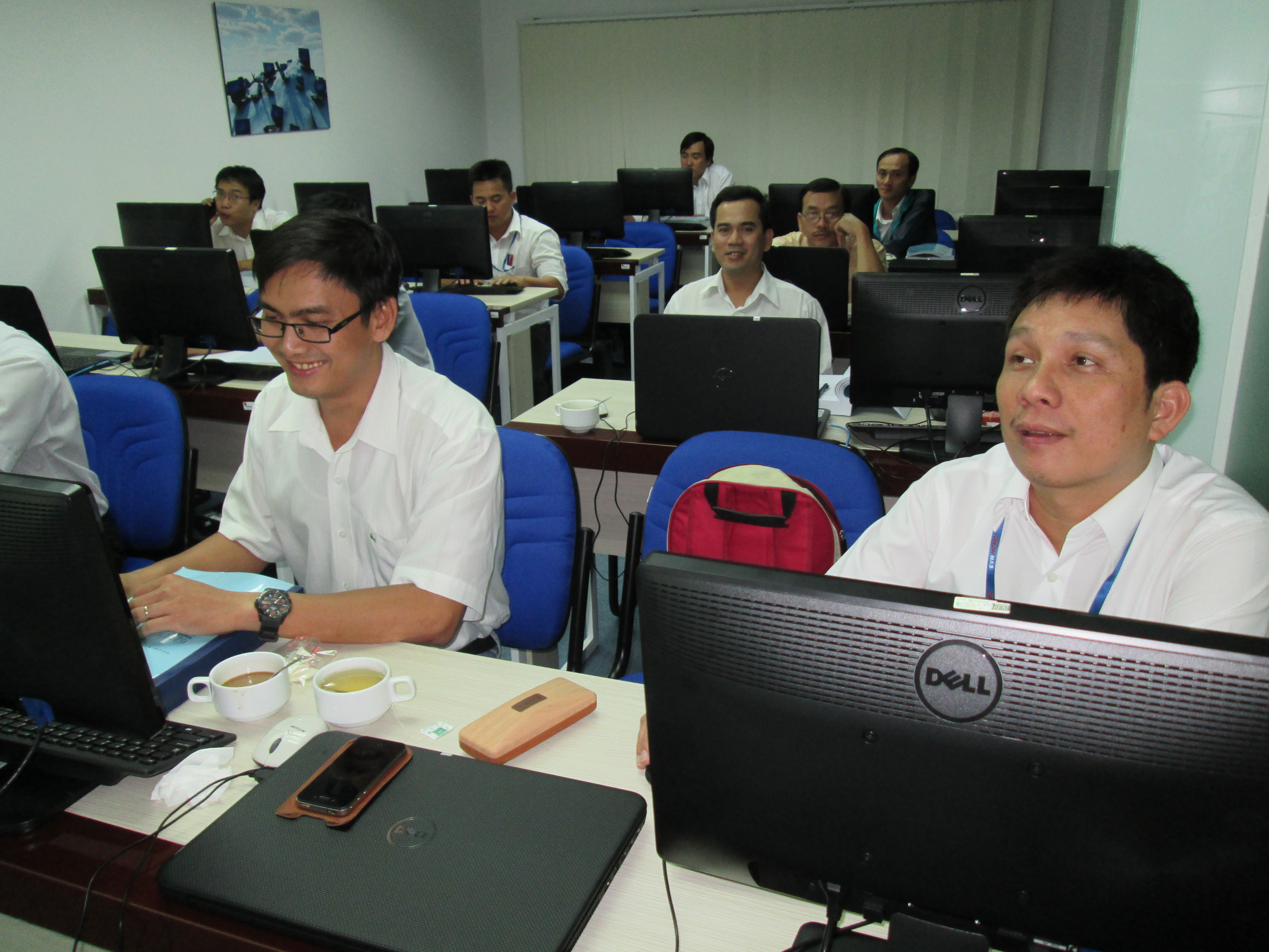 Học viên hào hứng với bài giảng