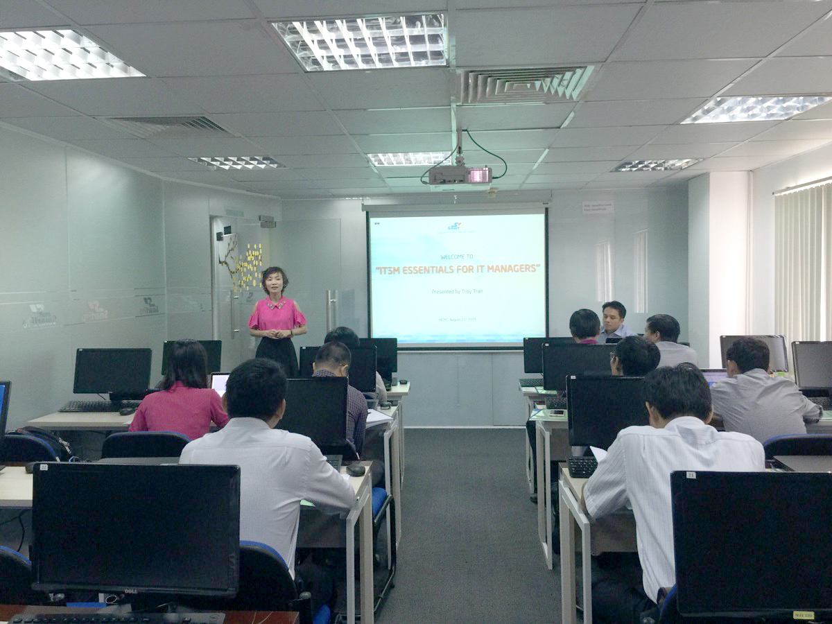 Bà Nguyễn Thị Thanh Huyền – GĐ SmartPro phát biểu khai mạc buổi giới thiệu ITSM